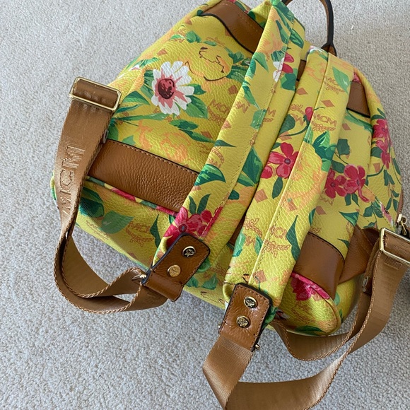 MCM paradiso med floral backpack - Picture 4 of 8
